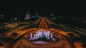 iluminacje świąteczne w Gdyni, fontanna, widok na miasto z góry