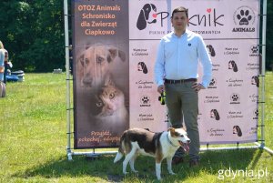 Na zdjęciu: wiceprezydent Gdyni Maciej Zielonka wraz z psem Pilotem (fot. Magdalena Starnawska)