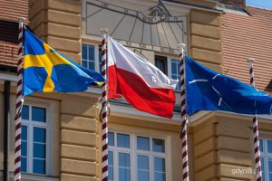 Polsko-szwedzkie rządowe konsultacje w Gdyni. Delegacje na terenie obiekt&oacute;w Akademii Marynarki Wojennej w Gdyni (fot. Kamil Złoch)