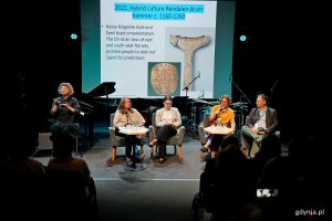 W panelu inaugurującym festiwal Nordic Talking 2026 wzięli udział: dr Justyna Pomierska, prof. Anne Irene Ris&oslash;y (z lewej) oraz (z prawej) prof. Jakub Morawiec 