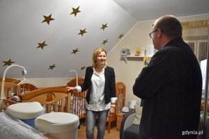 Przedstawiciele miasta mieli też okazję zobaczyć pokój trojaczków // fot. Magdalena Czernek