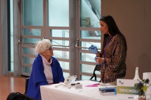 Jedno ze stoisk w Polsat Plus Arenie Gdynia oraz mieszkańcy