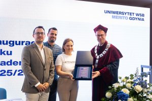 Wręczenie tytułu Partnera Biznesowego Roku uczelni firmie Amazon 