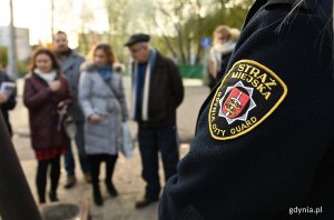 Funkcjonariusze EkoPatrolu Straży Miejskiej w Gdyni spotkali się z mieszkańcami Leszczynek // fot. Michał Puszczewicz