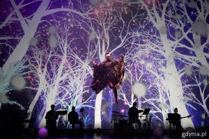 Program gali uświetnił także pokaz Akrobatycznego Teatru Tańca Mira-Art do utworu "Kolorowy Wiatr" z musicalu "Pocahontas" 