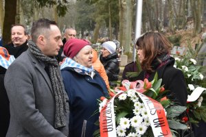 Odsłonięcie tablicy Pamięci Ofiar Stutthof na cmentarzu witomińskim // fot. Lechosław Dzierżak