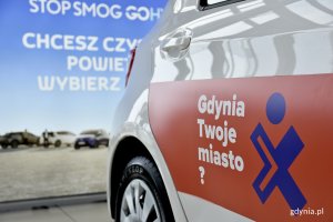 Hybrydowa Toyota Yaris, główna nagroda w loterii "Rozlicz PIT w Gdyni", fot. Kamil Złoch