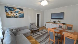 Słoneczny apartament z widokiem, salon