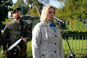 Beata Zastawna &ndash; przewodnicząca Rady Miasta Gdyni przemawiająca podczas uroczystości z okazji 87. rocznicy zakończenia walk w obronie Kępy Oksywskiej