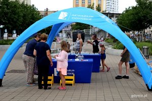 Zabawa edukacyjno-artystyczna "Koralowce wychodzą z morza" na placu Kaszubskim w Gdyni. Fot. Przemysław Kozłowski