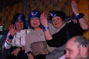 Trzy machające seniorki