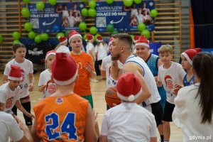 Dzieci trenują z Kacprem Lachowiczem