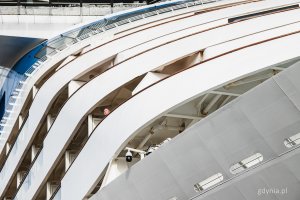 AIDAmar przy nabrzeżu Francuskim w Gdyni (fot. Kamil Złoch)