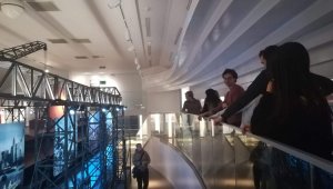 Studenci z Antwerpii podczas zwiedzania Muzeum Emigracji // fot. materiały prasowe
