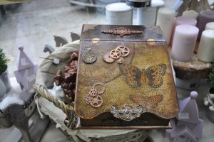 Rękodzieło tworzone przez DecoHobby można wylicytować lub dostać w sklepiku // fot. Magdalena Czernek