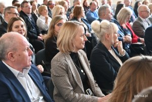 W spotkaniu wzięły r&oacute;wnież udział: dyrektorka Powiatowego Urzędu Pracy w Gdyni Jolanta Klauze, naczelniczka Wydziału Edukacji Iwona Tanewska (fot. Magdalena Starnawska)