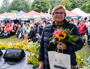 Laureaci konkursu "Gdynia w Kwiatach" odebrali z rąk przewodniczącej Rady Miasta Joanny Zielińskiej nagrody i wyróżnienia // fot. Przemysła Świderski