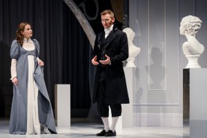Eleonora Dashwood i Edward. Zdjęcie z próby medialnej "Rozważnej i romantycznej" w Teatrze Miejskim w Gdyni // fot. Roman Jocher