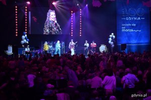 Uczestnicy balu w Polsat Plus Arenie Gdynia