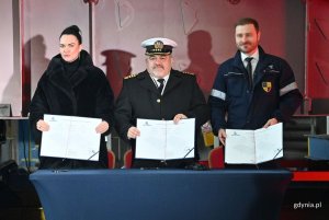 Na zdjęciu m.in.: Mariusz Małecki, kierownik Programu Strategicznego i kmdr Piotr Sk&oacute;ra, szef Szefostwa Techniki Morskiej w Agencji Uzbrojenia (fot. Magdalena Starnawska)