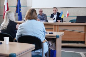Spotkanie samorządowc&oacute;w ukraińskich z wiceprezydentem Gdyni Tomaszem Augustyniakiem w UMG