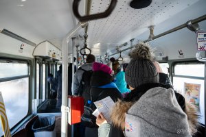 Uczestnicy gry miejskiej opartej na spektaklu &bdquo;Majka z Kajtkiem jadą trajtkiem&rdquo; (fot. Kamil Złoch)