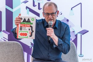 Spotkanie w Muzeum Miasta Gdyni prowadzi Piotr Millati