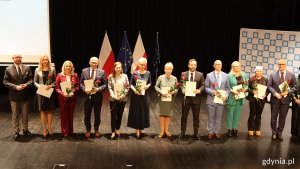 Osoby uhonorowane podczas Wojewódzkiej Uroczystości z okazji Dnia Edukacji Narodowej 2025 (fot. Katarzyna Balcerzak)