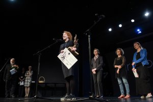 Katarzyna Szyngiera - reżyserka spektaklu "Lwów nie oddamy" odbiera Nagrodę Specjalną jury // fot. Roman Jocher