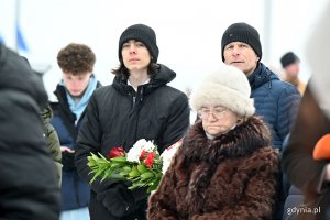 Osoby uczestniczące w oficjalnych uroczystościach z okazji 100. rocznicy nadania Gdyni praw miejskich 