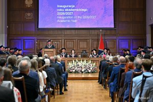 prof. dr hab. inż. Krzysztof Wilde &ndash; rektor Politechniki Gdańskiej i senat uczelni oraz goście uroczystości podczas inauguracji roku akademickiego 2026/2027 