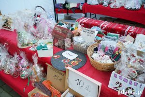 Kiermasz rękodzieła: zakładki, ozdoby świąteczne, podkładki