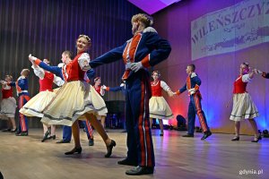 Reprezentacyjny Polski Zespół Pieśni i Tańca „Wileńszczyzna” im. Gabriela Jana Mincewicza podczas koncertu „Barwy Wileńszczyzny” 