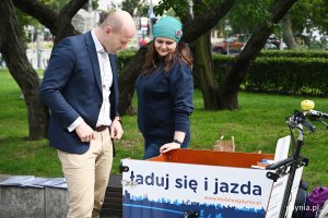 Narodowe Czytanie 2021, z lewej Bartosz Bartoszewicz, wiceprezydent Gdyni ds. jakości życia. Fot. Michał Puszczewicz