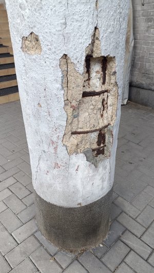 Żelbetowa kolumna nadrożna budynku „Polska YMCA” przy ulicy Żeromskiego 26