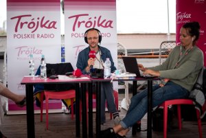 Plenerowe studia Polskiego Radia nadają z Gdyni przed „Lato z Radiem Festiwal”, fot. Dawid Linkowski
