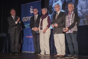 Prezydent Wojciech Szczurek wręczył odznaczenia "Bohaterom Sierpnia '80 Gdynia" // fot. Kamil Jasiński