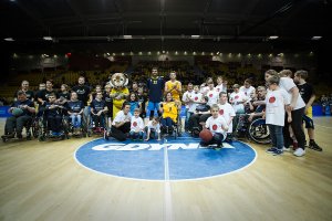 Gdyński OneTeam wystąpił w przerwie meczu EuroCup między Asseco Arką i Albą Berlin, fot. Mariusz Mazurczak