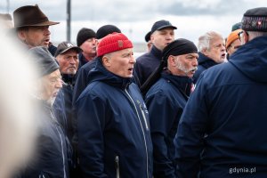 Wykonanie pieśni przez Męski Chór Szantowy Zawisza Czarny (fot. Kamil Złoch)