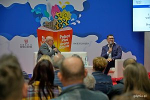 Maciej Siembieda w rozmowie z Adamem Szają podczas Targ&oacute;w Książki w Gdyni