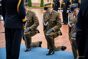 Uroczystość promocji na stopnie oficerskie dla absolwentów kursów oficerskich na Akademii Marynarki Wojennej w Gdyni (fot. Kamil Złoch)