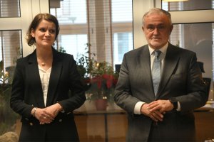 Tradycyjnie uczniów przywitał prezydent Gdyni Wojciech Szczurek wraz z wiceprezydentką Katarzyną Gruszecką-Spychałą // fot. Dominika Sobiech