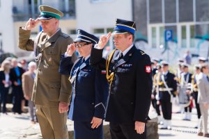 Kwiaty składają przedstawiciele gdyńskich służb mundurowych 