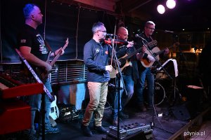 Na scenie Contrastu zagrał zesp&oacute;ł Trzy Majtki 