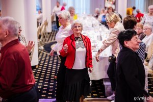 Tańczący seniorzy