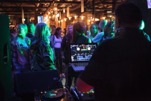 Taneczne before party z muzyką radiowych didżejów, fot. Dawid Linkowski