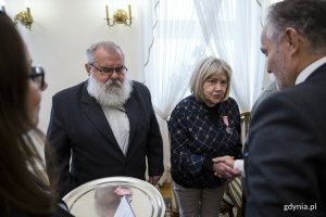 Pamiątkowe Medale za Długoletnie Pożycie Małżeńskie z rąk prezydenta Wojciecha Szczurka odebrały pary obchodzące Złote Gody, na zdjęciu: prezydent Wojciech Szczurek, fot. Przemysław Kozłowski