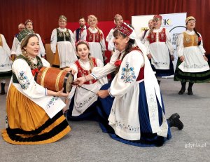 Na zdjęciu zesp&oacute;ł ludowy