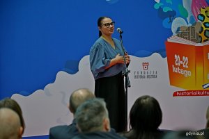 Katarzyna Korzeniewska, dyrektorka Gdyńskiego Centrum Kultury, przemawiająca podczas otwarcia Targ&oacute;w Książki w Gdyni