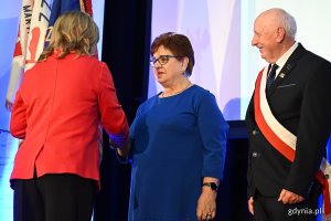 Uroczystość wręczenia odznak honorowych w Sali Koncertowej Portu Gdynia w ramach gdyńskich obchodów 45. rocznicy zakończenia strajków i podpisania porozumień sierpniowych (fot. Michał Puszczewicz)